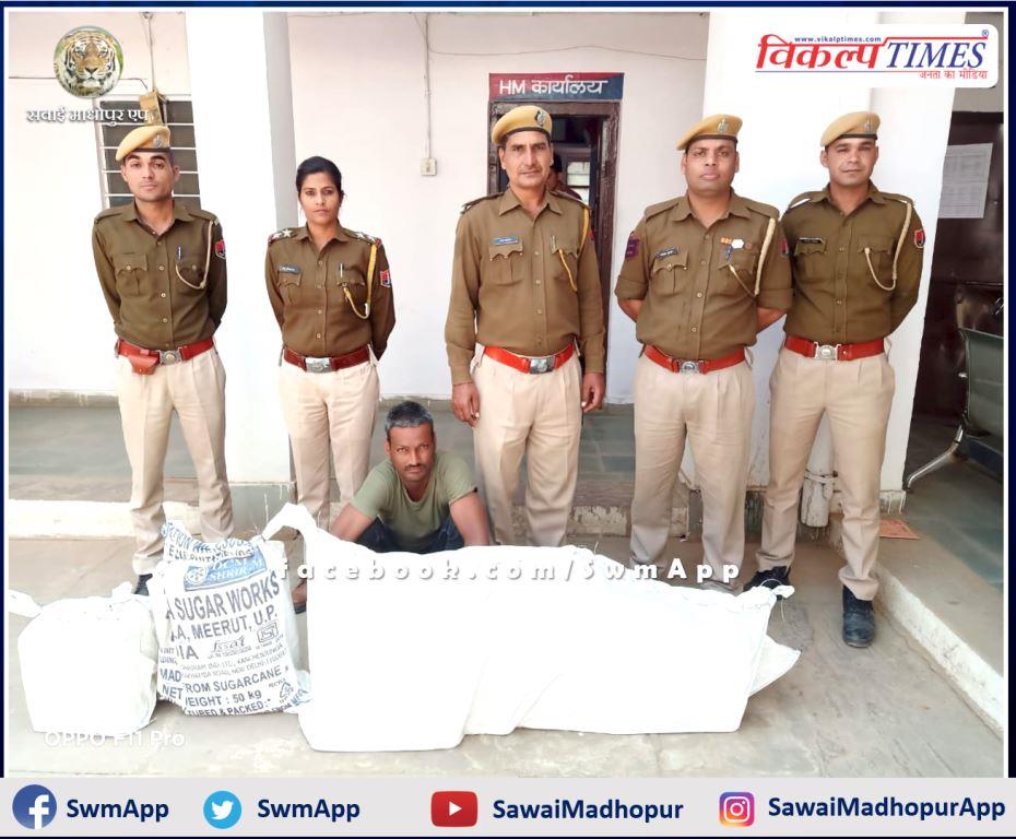 Police arrested one accused with illegal liquor in chauth ka barwara sawai madhopur