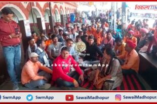 Railway employees demonstrated at the railway station in Gangapur City