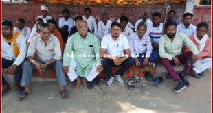 The people of Regar Samaj sat on a dharna to punish the accused of attacking the Kushalpura Sarpanch