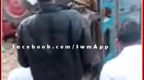 Tractor-trolley loaded with cement and iron rods overturns in bonli Sawai madhopur