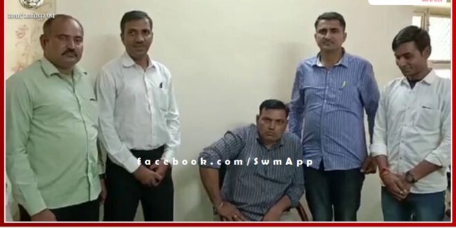 ACB traps Patwari taking bribe of Rs 4 thousand 400 in barmer