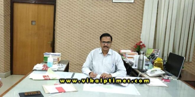 ACB traps former District Collector Alwar Nannumal Pahadiya taking a bribe of 5 lakhs