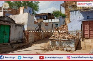 Angry people against the water supply department in Bamanwas