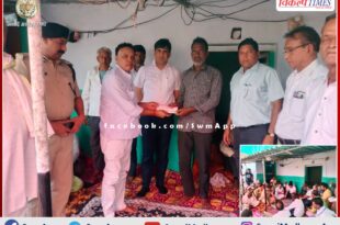 Handed over a check of Rs 3 lakh to the dependents of the deceased in a road accident in sawai madhopur