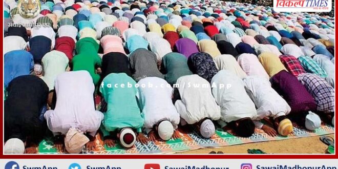 Head bowed in prayer on the second Friday of Ramadan, prayed for prayers in sawai madhopur
