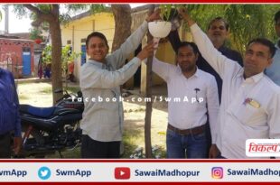 Pledge to serve birds by tying water pot in sawai madhopur