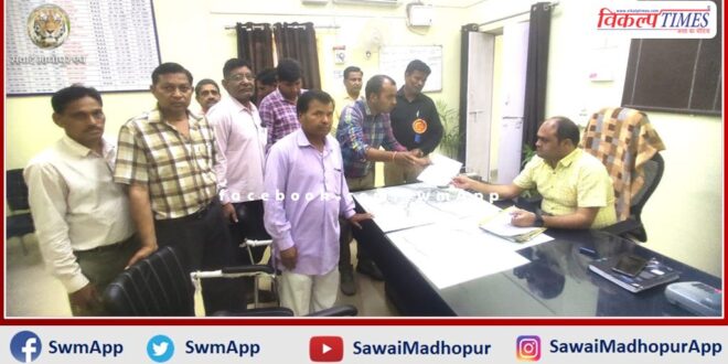 Rajasthan Teachers and Panchayati Raj Employees Union submitted memorandum to SDM regarding various demands in sawai madhopur