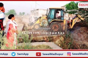 Encroachment removed from the way in Village Panchayat Badolas in sawai madhopur