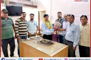 Journalists welcomed Assistant Director Hemant Singh in sawai madhopur
