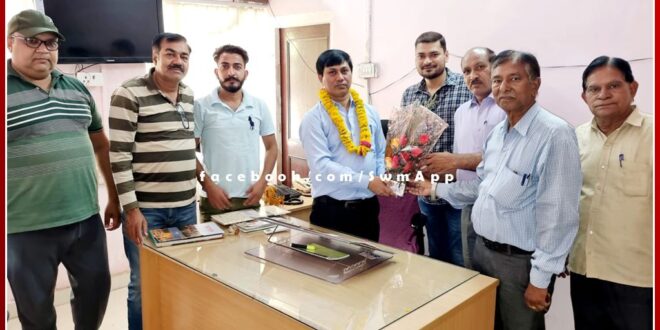 Journalists welcomed Assistant Director Hemant Singh in sawai madhopur