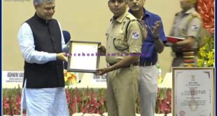 RPF Constable Mukesh Chaudhary honored with Uttam Jeevan Rakshak Medal