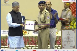 RPF Constable Mukesh Chaudhary honored with Uttam Jeevan Rakshak Medal