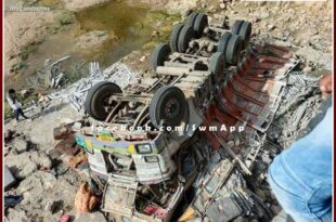 Road accident on NH-552, The truck fell into the drain from the 30 feet hight in khandar Sawai Madhopur