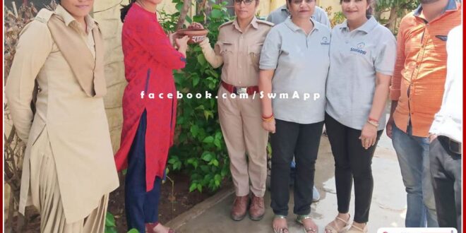 Shatabdi Awasthi Foundation tied birds for parinde