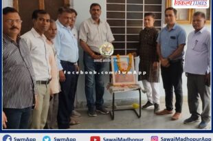 Wreath paid tribute to Pandit Jawahar lal Nehru on his 58th death anniversary in sawai madhopur