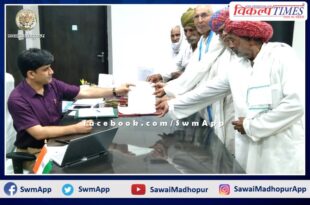 Memorandum submitted to Collector Suresh Kumar ola demanding cancellation of Agneepath scheme