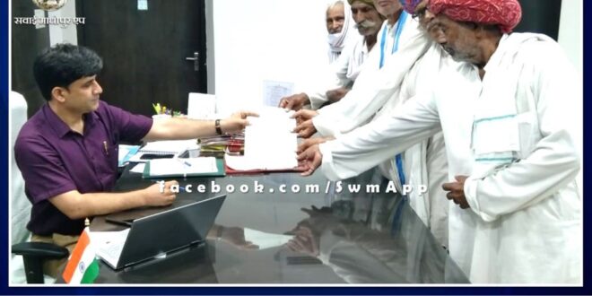 Memorandum submitted to Collector Suresh Kumar ola demanding cancellation of Agneepath scheme