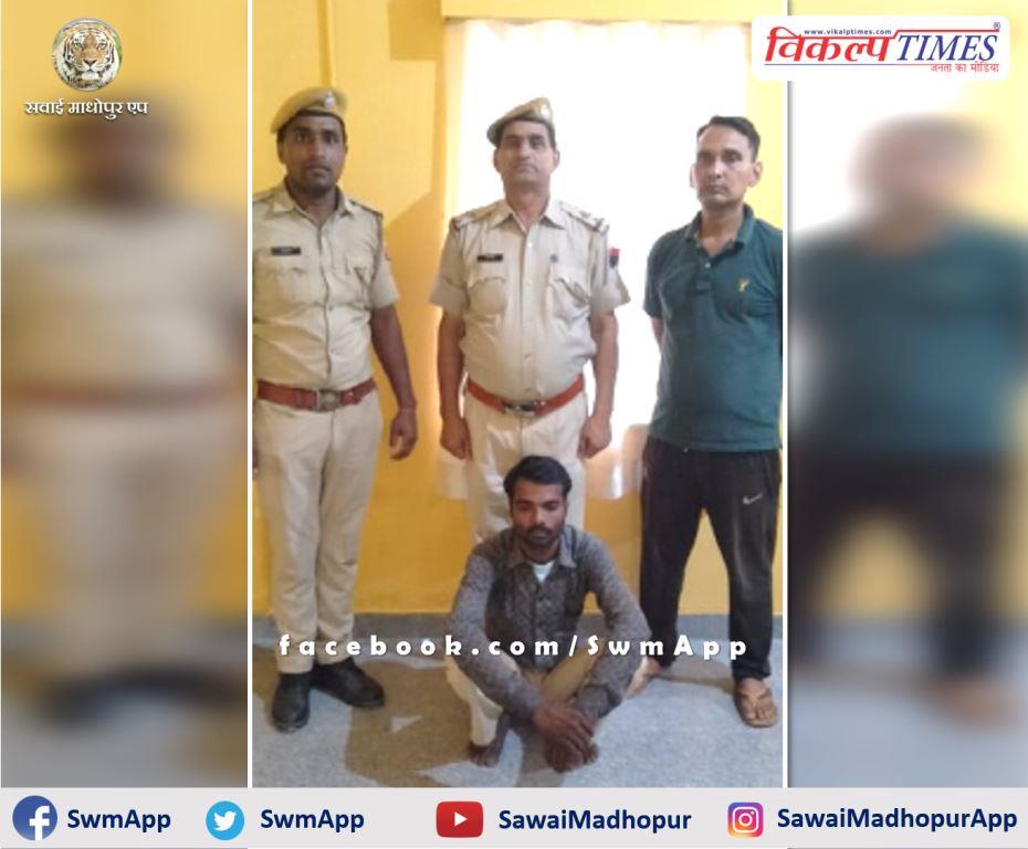 Police arrested accused with illegal country liquor in gangapur city sawai madhopur