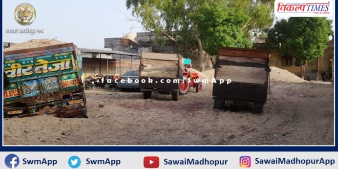 Two tractor-trolleys confiscated while transporting illegal gravel in bonli