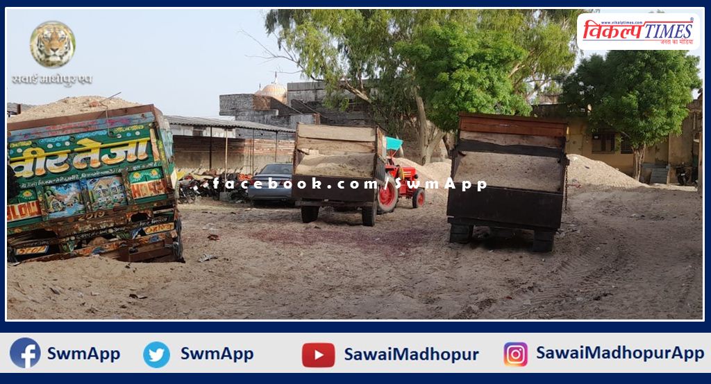 Two tractor-trolleys confiscated while transporting illegal gravel in bonli