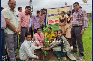 District Authority Secretary Shweta Gupta did plantation in Government School Sahu nagar sawai madhopur