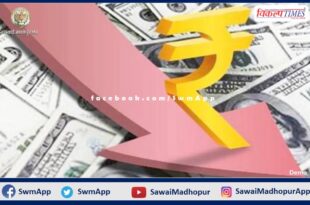 Rupee reaches lowest level against dollar