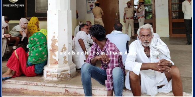 The complainant who met the SP was forced to sit on the ground - Raja Bhaiya