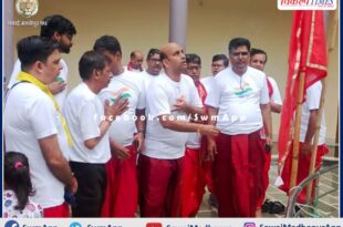A group of Ganesh devotees came from Mumbai for darshan
