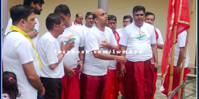 A group of Ganesh devotees came from Mumbai for darshan