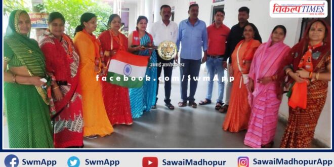 BJP Mahila Morcha tied the security thread to the policemen