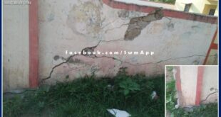 Gravel-fill dumper hit the wall of village cooperative society warehouse of Jaulanda Panchayat