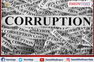 ACB traps Babu associated with DIG Stamp taking 5 thousand bribe