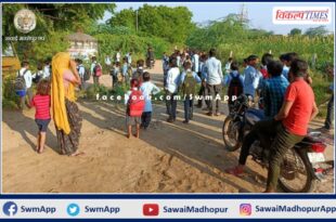 After the transfer of the teacher, the students locked the school