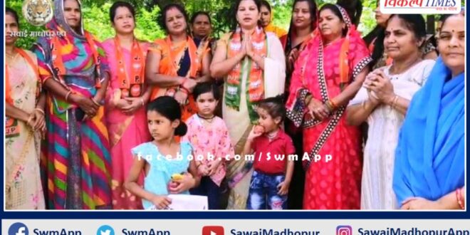 BJP Mahila Morcha distributed fruits at Anganwadi center in sawai madhopur