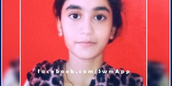 The girl of Goverment School Sherpur Khilchipur was honored for getting 100 percent marks in Hindi in class 12th