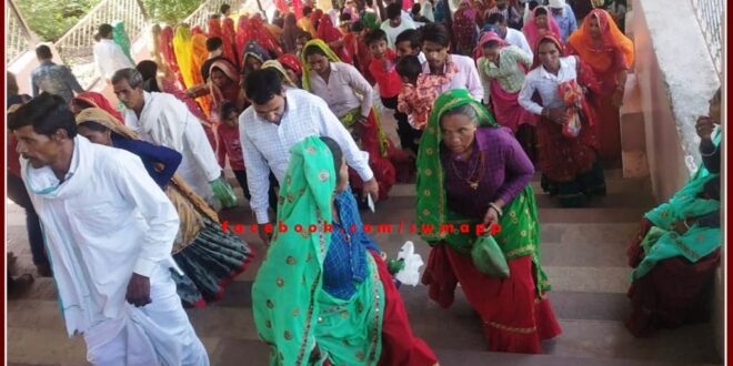 Devotees gathered in Barwara on Karva Chauth