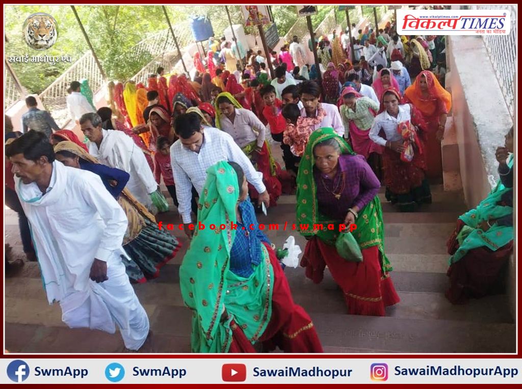 Devotees gathered in Barwara on Karva Chauth