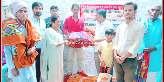 Manoj Parashar celebrated Diwali with the elderly in the old age home sawai madhopur