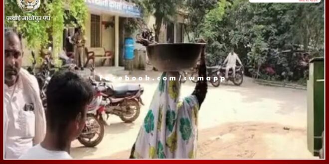 The woman reached the police station with the carcasses of two chickens in bharatpur
