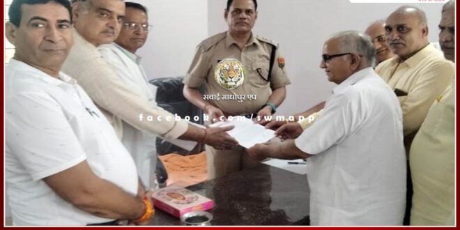 Traders submitted memorandum to ASP in bharatpur