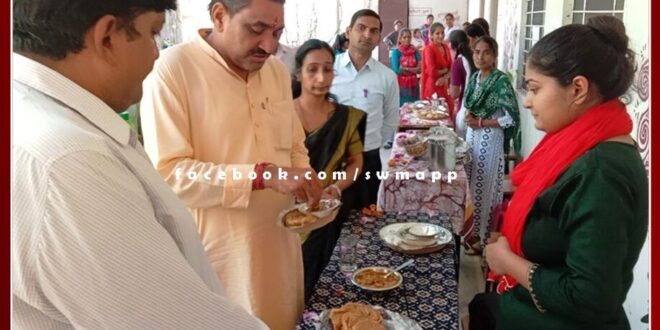 Students put up stalls on Children's Day in sawai madhopur