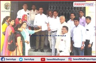 Teachers' union submitted memorandum to the Chief Minister in the case of rape from a government teacher