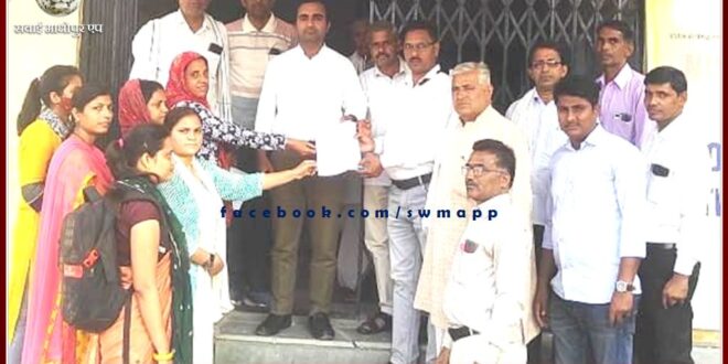 Teachers' union submitted memorandum to the Chief Minister in the case of rape from a government teacher
