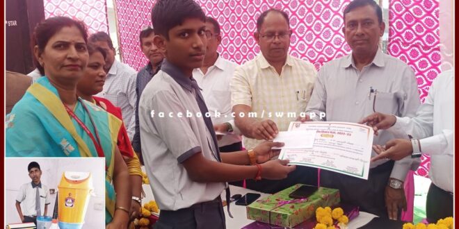 Vivekananda School sGangapur City tood first in the district level science fair