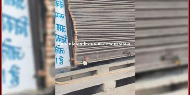By breaking the shutter of E-Mitra Center, cash and goods worth lakhs were crossed in sawai madhopur