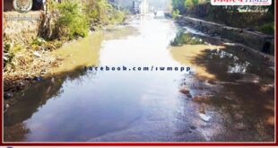 Dheel canal water is flowing in vain on the road in khirni