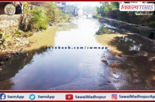 Dheel canal water is flowing in vain on the road in khirni