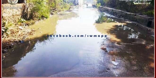 Dheel canal water is flowing in vain on the road in khirni