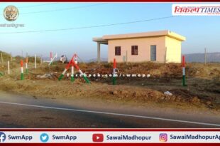 Government engaged in showing cleanliness to Rahul Gandhi
