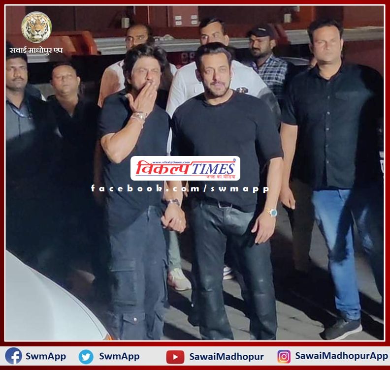 King Khan arrives at Bollywood's Bhaijaan Salman Khan's birthday party